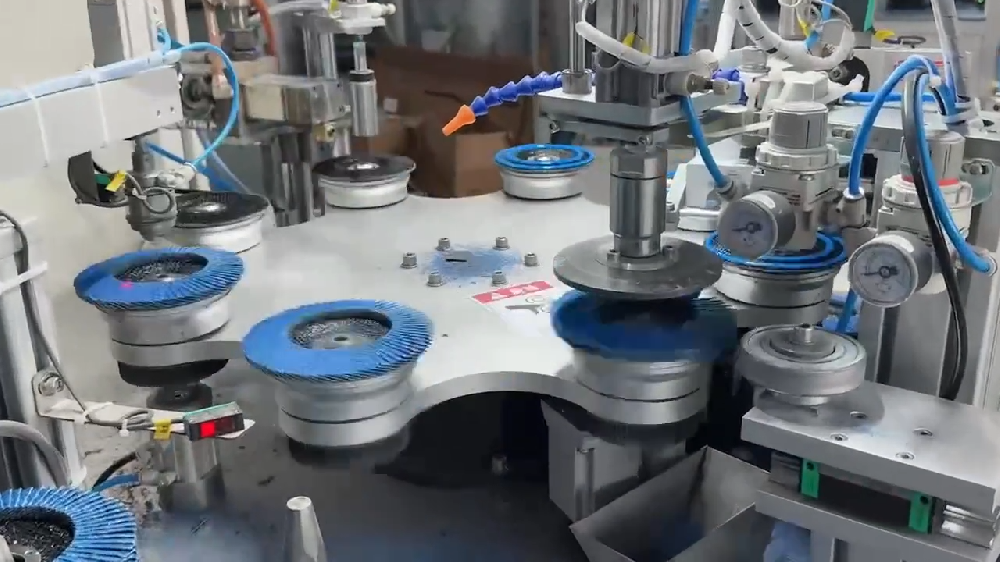 高速百葉片成型機設(shè)備