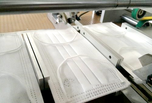 全自動口罩機(jī)生產(chǎn)